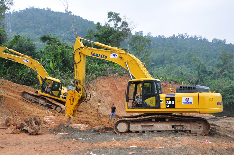 Ngày xuân trên công trường hầm đèo Cả 